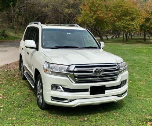 Land Cruiser V8 rental in Skardu